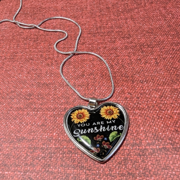 Sunflower Heart Pendant Necklace On Stainless Steel Chain NWT. - Picture 4 of 7